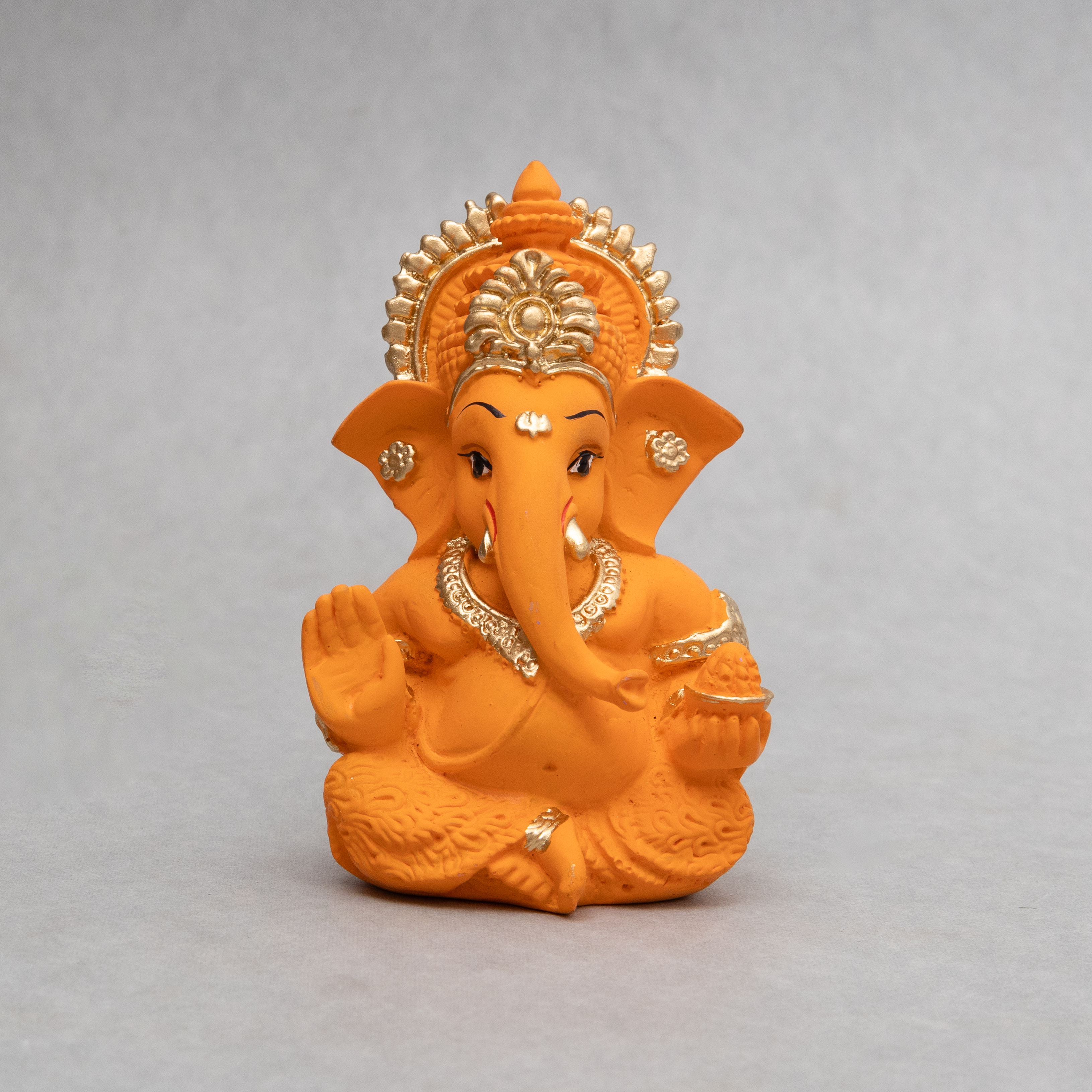 Dev Aastha Peach Ivory Finish Ganesha Idol Car Dashboard Idol Ganesha Murti Ganpati Idol For Home Decor Puja Lord Ganesh Statue Gift For Office Desk Puja Room Figurine