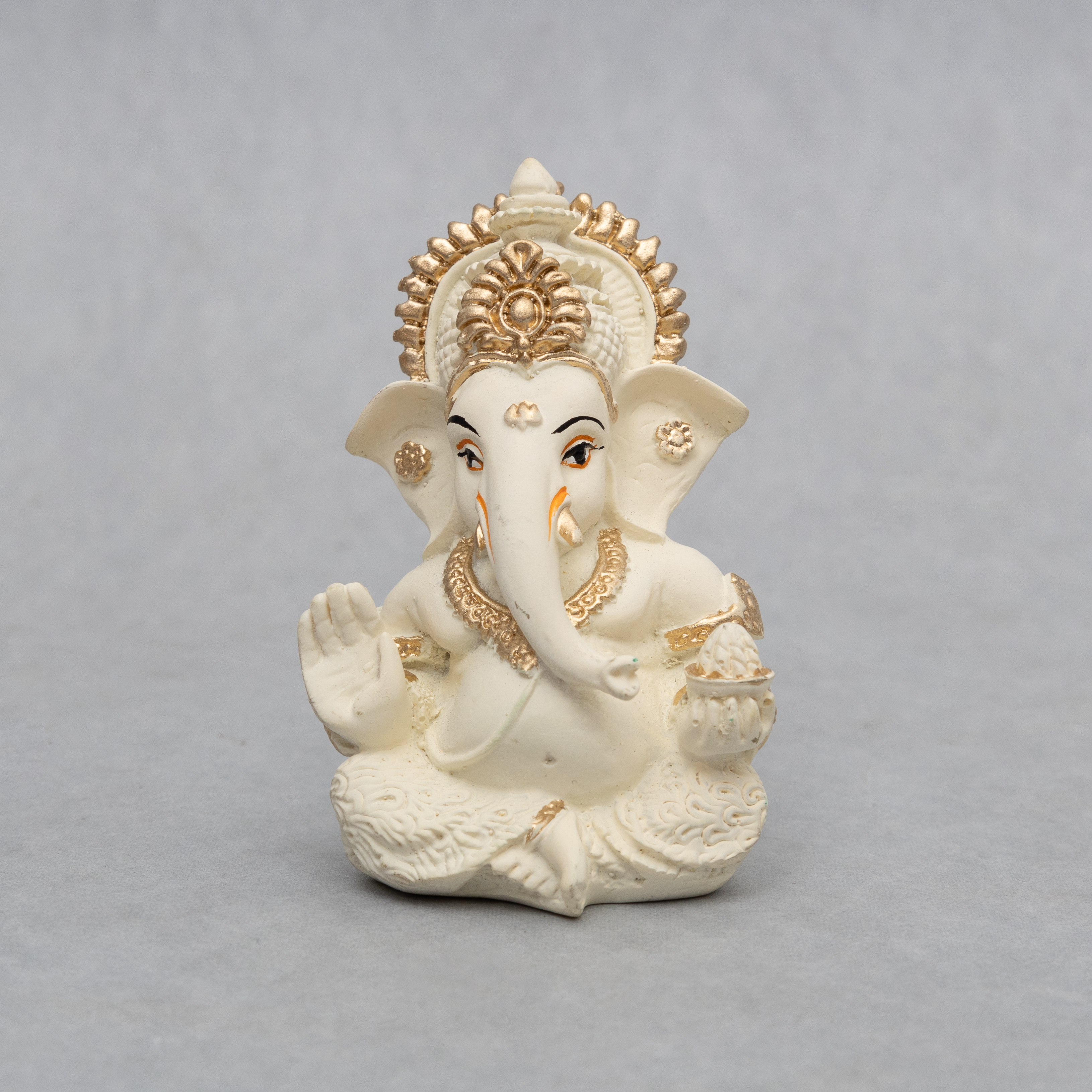 Dev Aastha Peach Ivory Finish Ganesha Idol Car Dashboard Idol Ganesha Murti Ganpati Idol For Home Decor Puja Lord Ganesh Statue Gift For Office Desk Puja Room Figurine