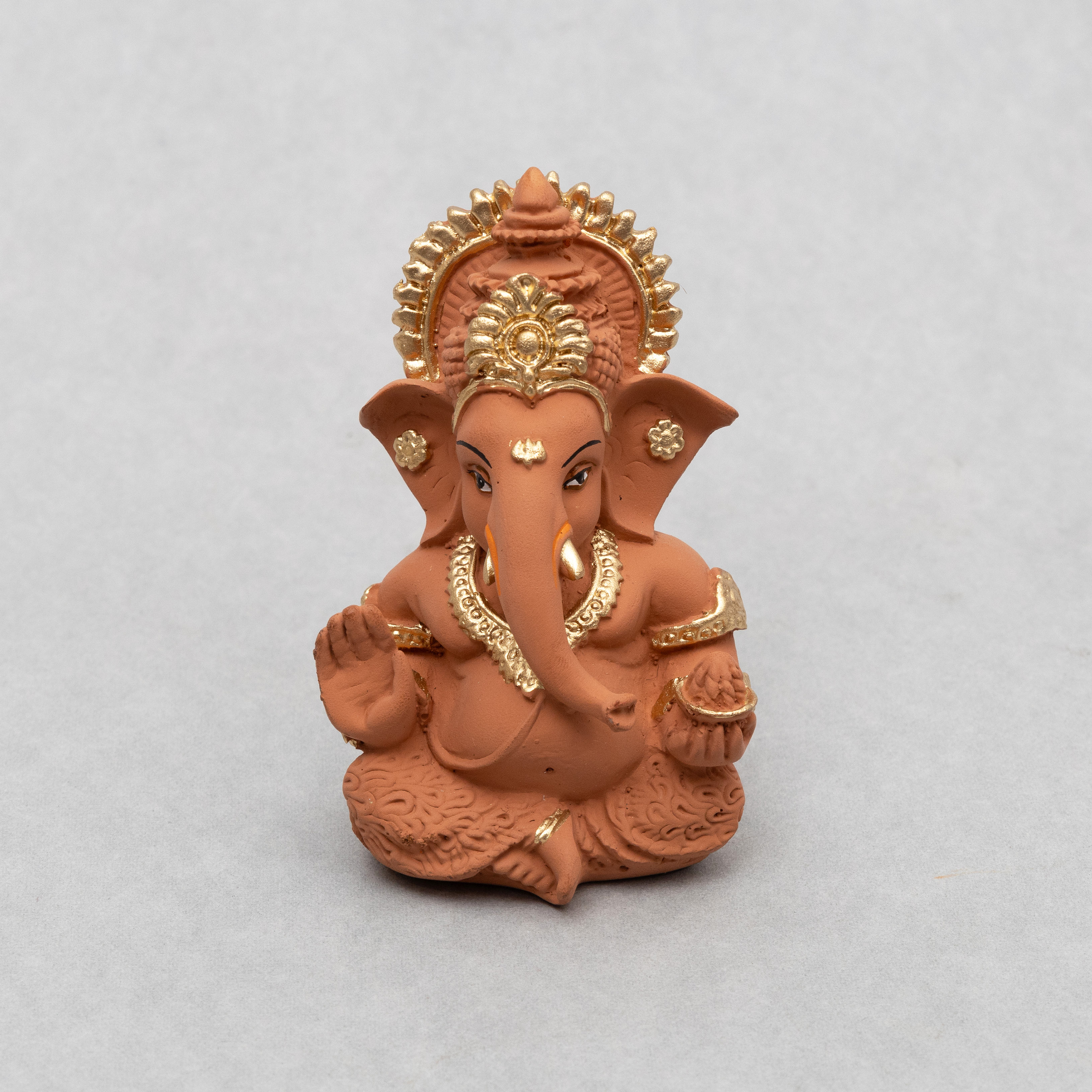 Dev Aastha Peach Ivory Finish Ganesha Idol Car Dashboard Idol Ganesha Murti Ganpati Idol For Home Decor Puja Lord Ganesh Statue Gift For Office Desk Puja Room Figurine