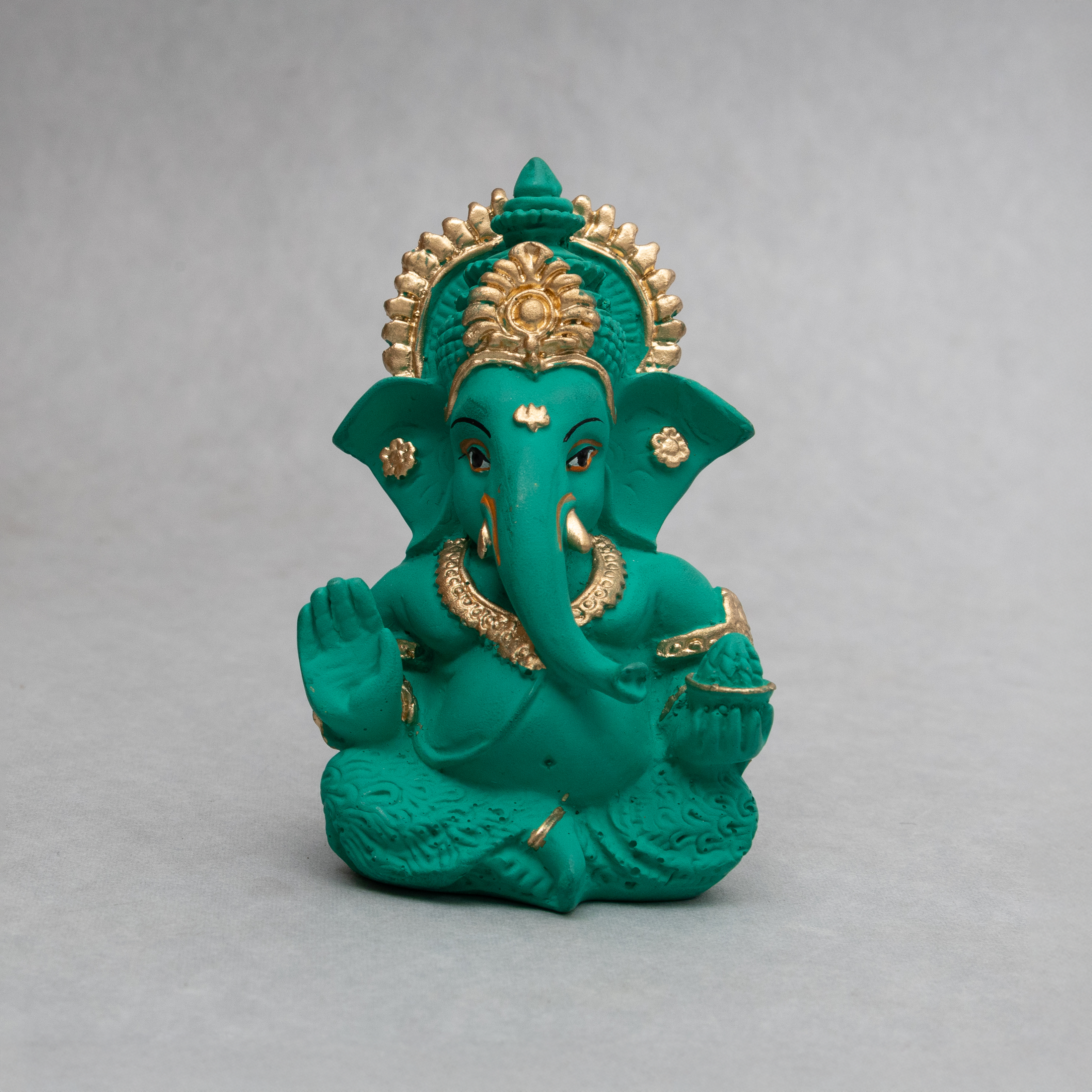Dev Aastha Peach Ivory Finish Ganesha Idol Car Dashboard Idol Ganesha Murti Ganpati Idol For Home Decor Puja Lord Ganesh Statue Gift For Office Desk Puja Room Figurine